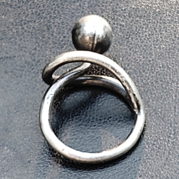 Vintage Mid-Century Modern Sterling Silver Abstract Ring - Picture 3 of 6
